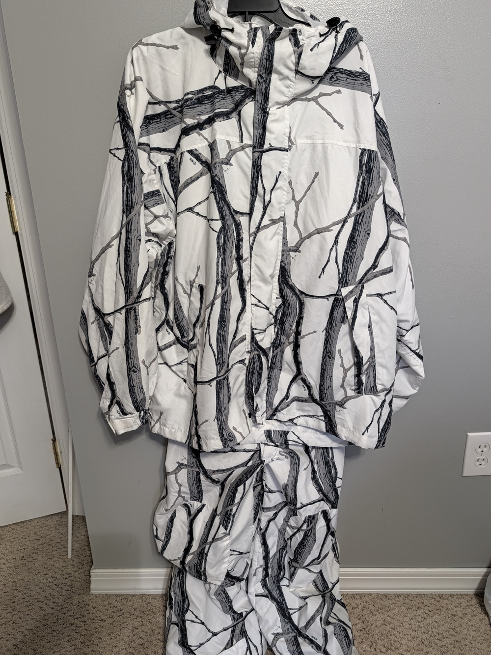 Men's White and Black Tree-Branch Camouflage Field Jacket with Hood And Overalls